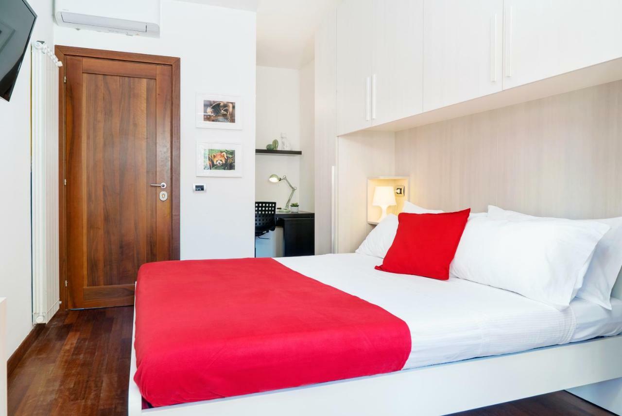Four Bedroom Villa Near Metro Mailand Exterior foto