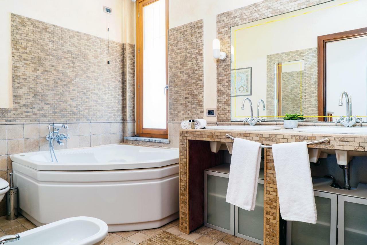 Four Bedroom Villa Near Metro Mailand Exterior foto