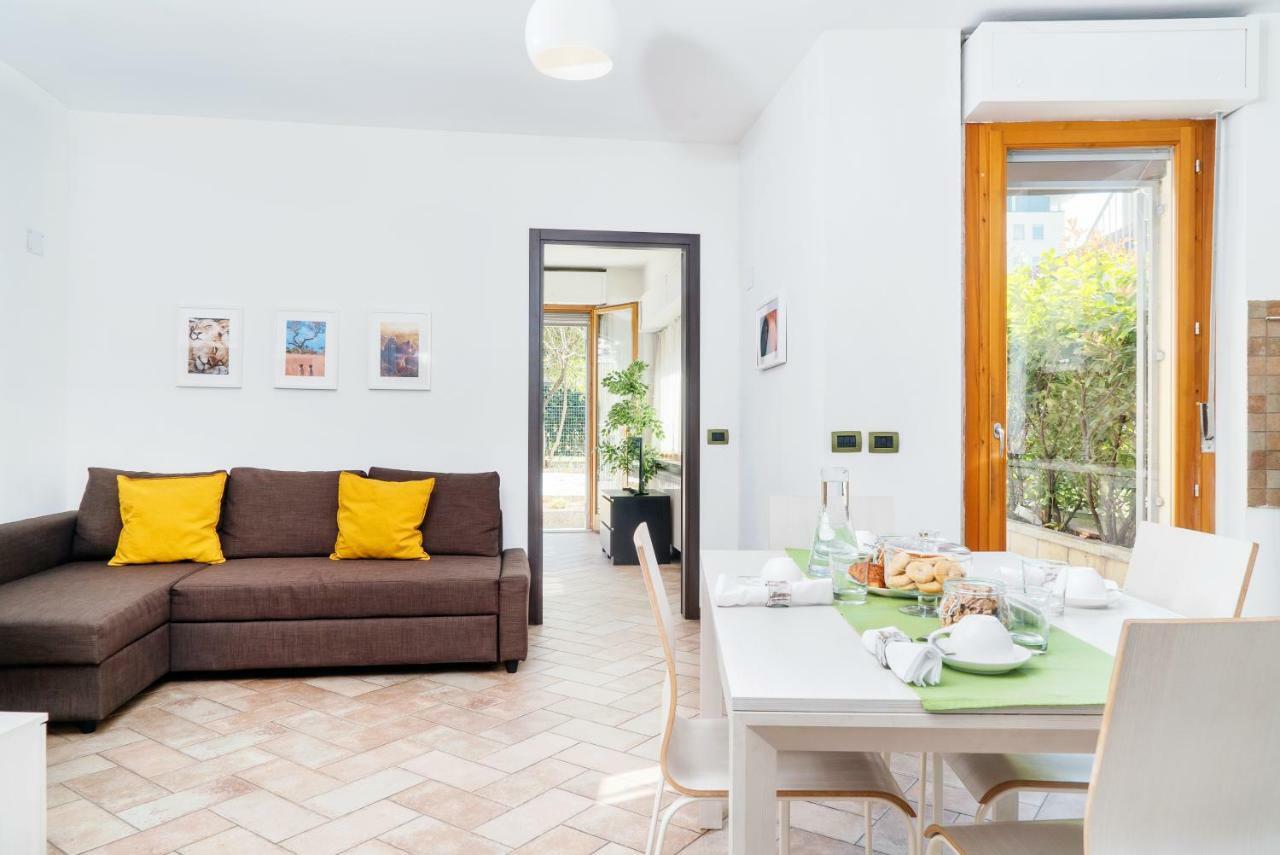 Four Bedroom Villa Near Metro Mailand Exterior foto