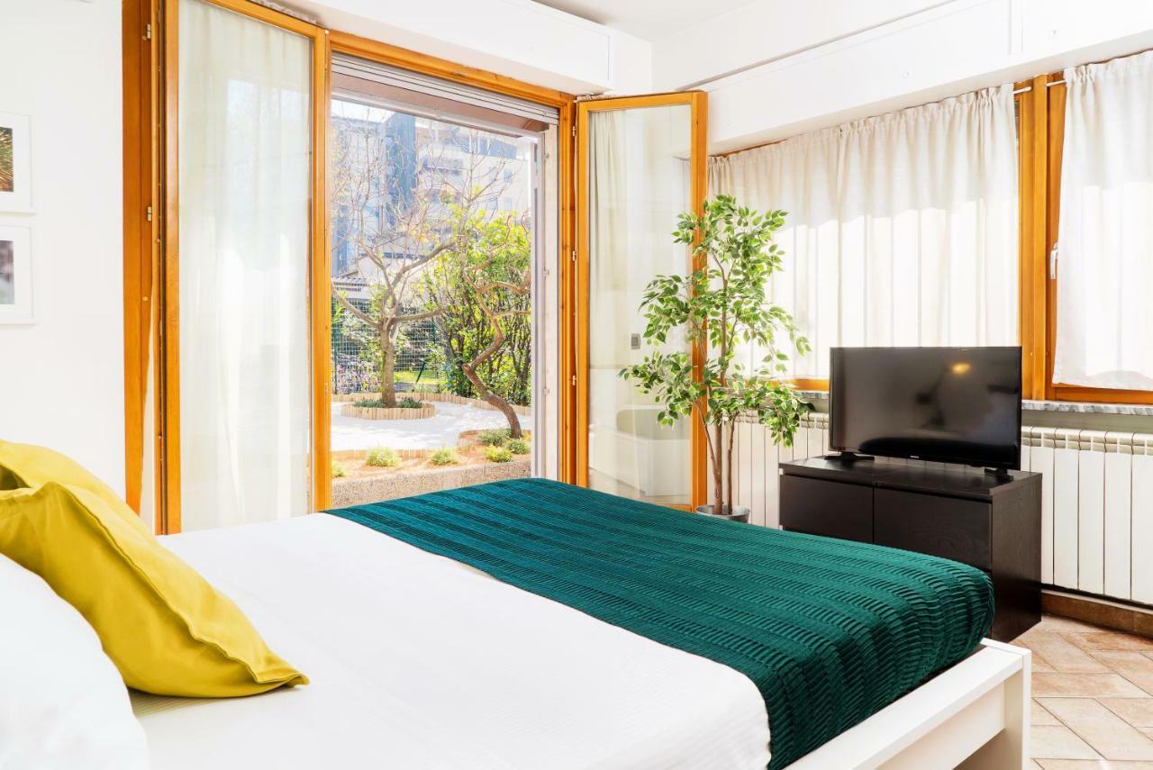 Four Bedroom Villa Near Metro Mailand Exterior foto
