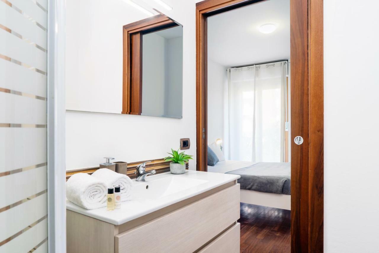 Four Bedroom Villa Near Metro Mailand Exterior foto