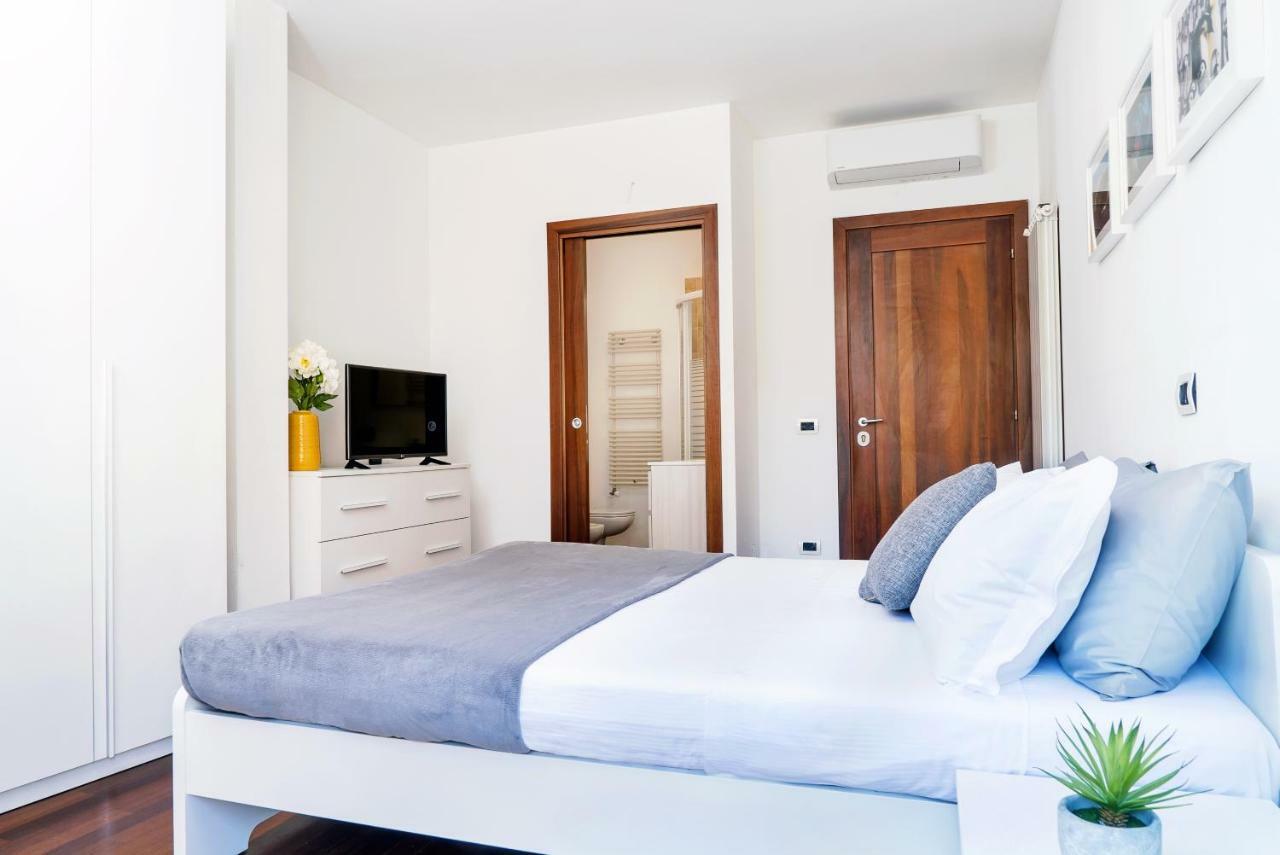 Four Bedroom Villa Near Metro Mailand Exterior foto