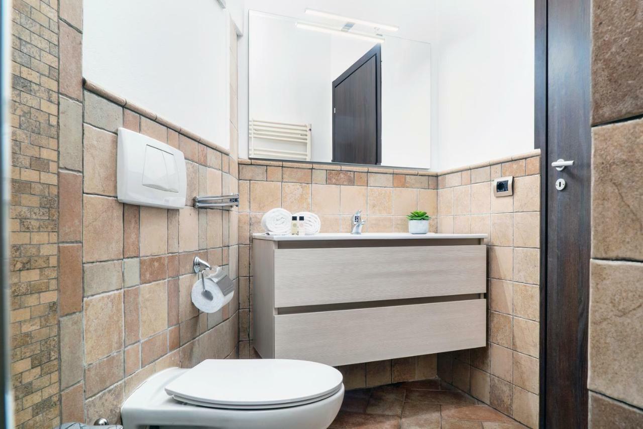 Four Bedroom Villa Near Metro Mailand Exterior foto